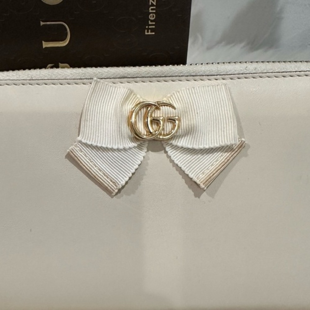 A stunning looking GUCCI wallet (Japan Edition) absolutely clean. PRISTINE
